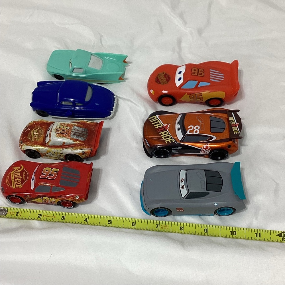 Disney Cars Movie Cars Lot of 7 Toys Larger Versions Pull Go Lightning McQueen - Picture 7 of 9